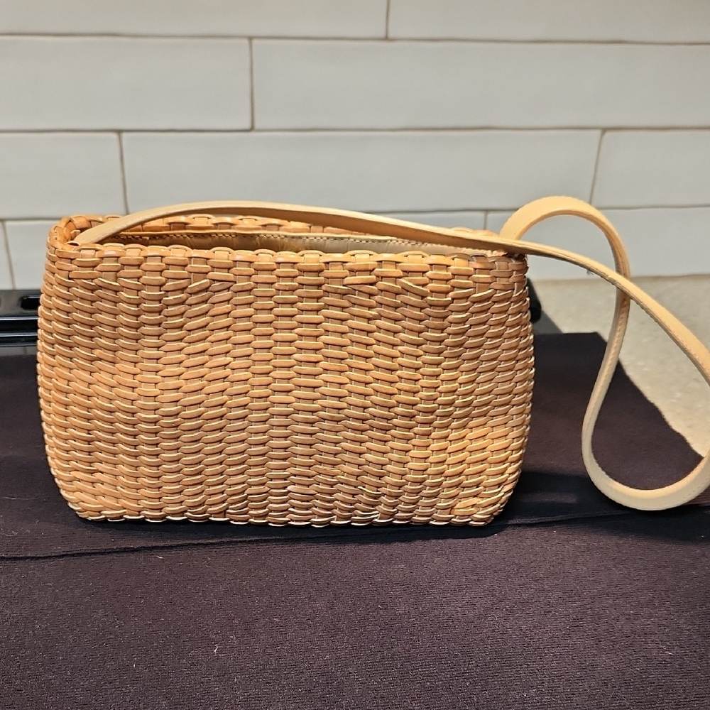 Elegant Tan Woven Leather Shoulder Bag